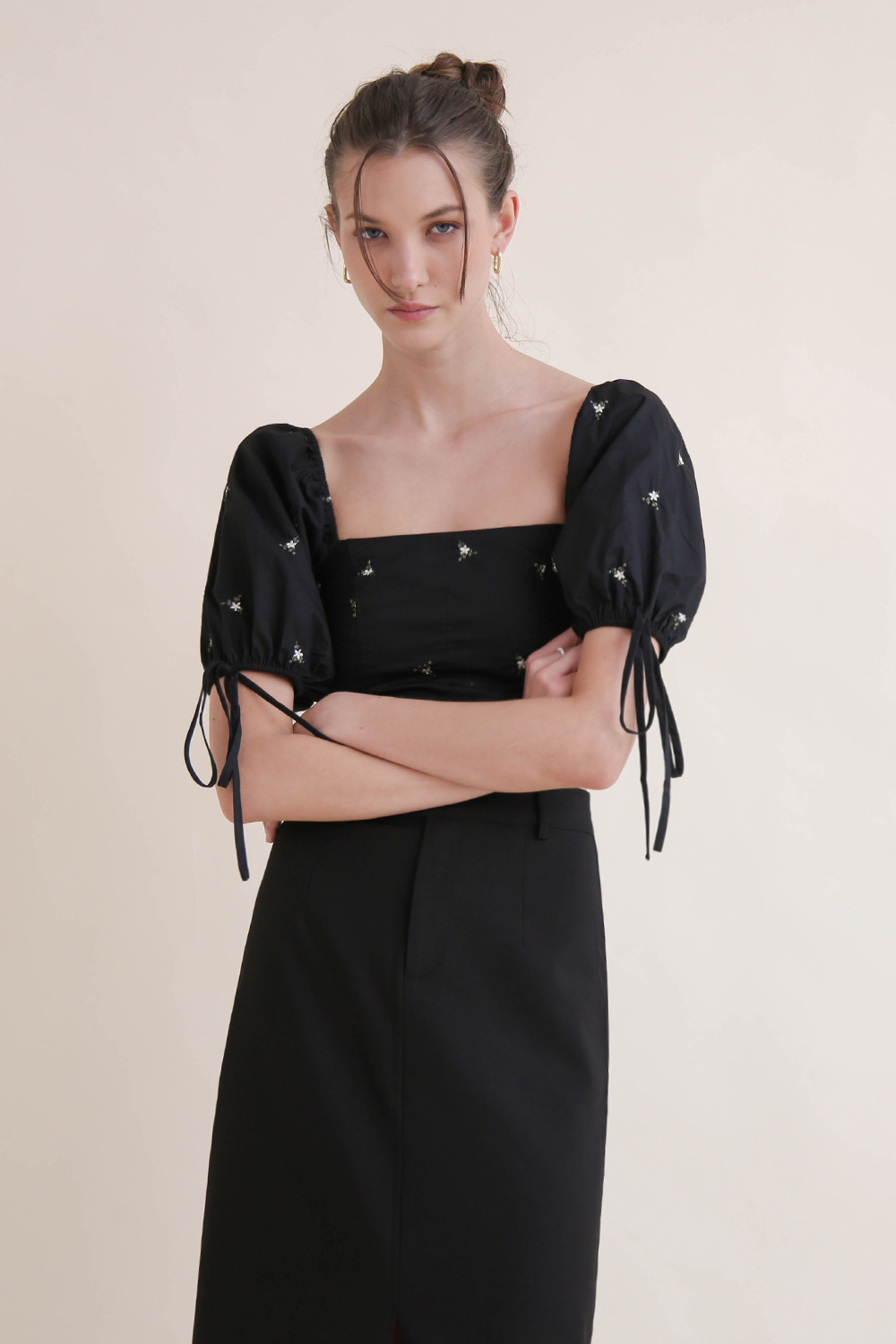 DAHLIA EMBROIDERED FLORAL TOP BLACK | The Willow Label