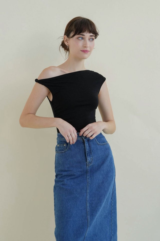 (PREORDER) EVE TWIST SHOULDER TOP BLACK