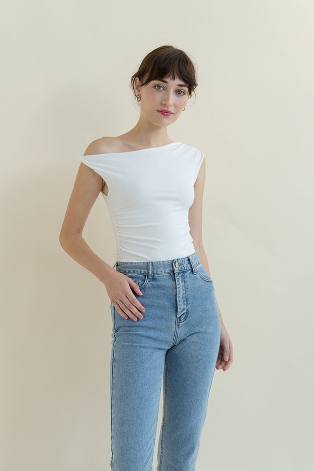 (PREORDER) EVE TWIST SHOULDER TOP WHITE