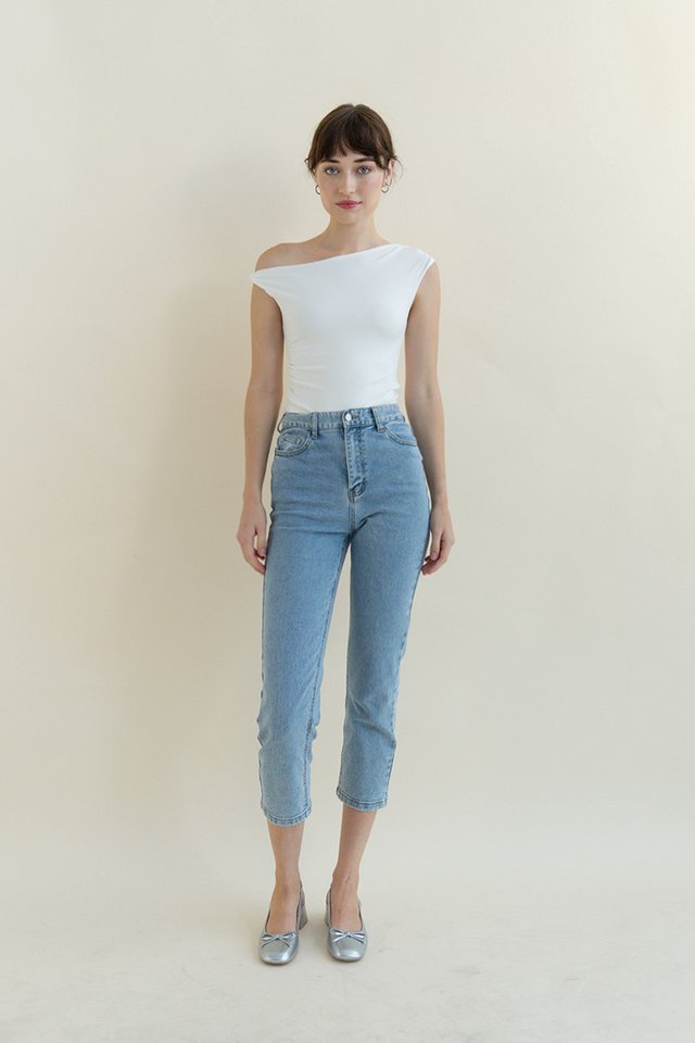 (PREORDER) EVE TWIST SHOULDER TOP WHITE