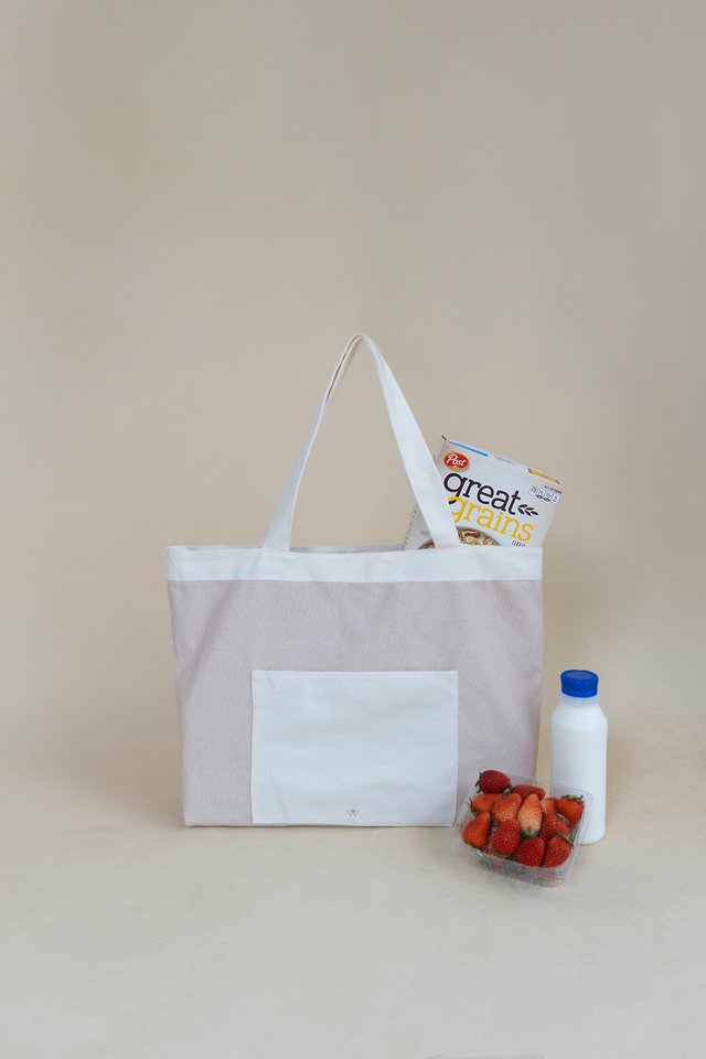 REVERSIBLE SHOPPER TOTE CHALK/SANGRIA
