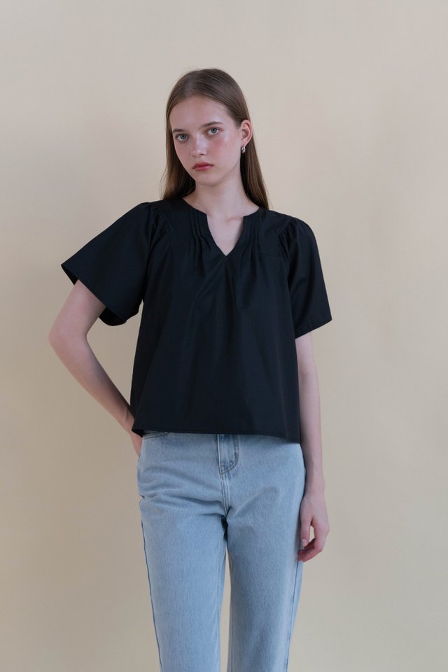 DIA FLUTTER SLEEVE TOP BLACK