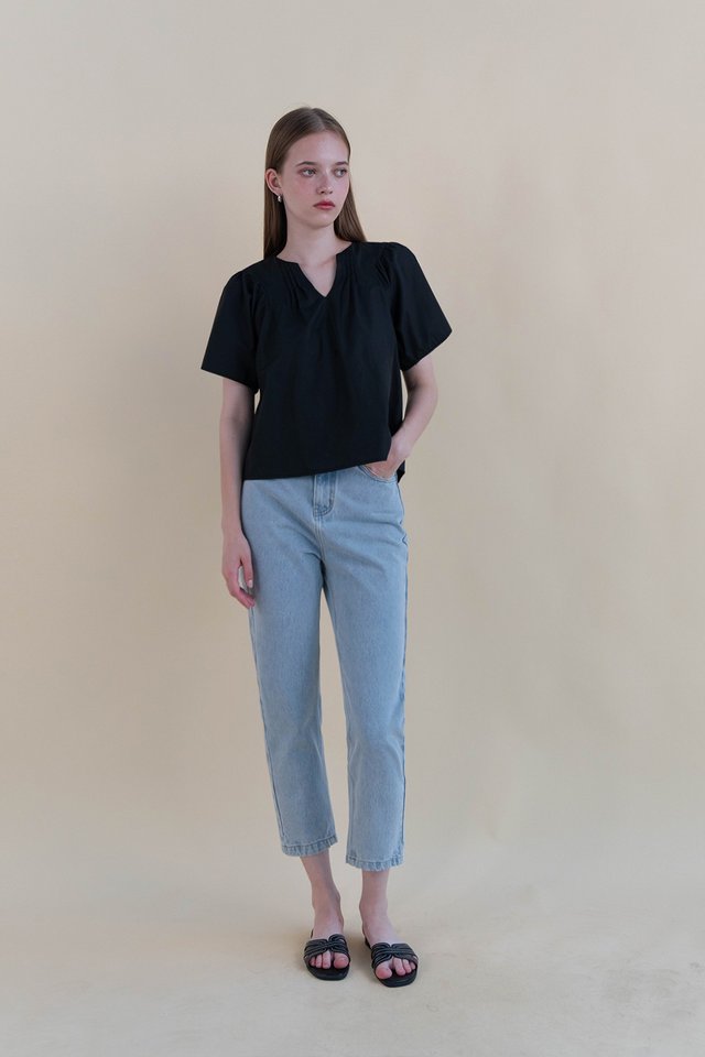 DIA FLUTTER SLEEVE TOP BLACK