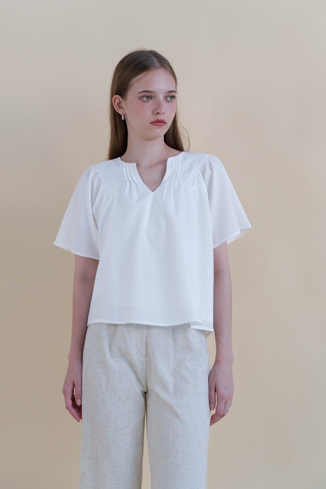 DIA FLUTTER SLEEVE TOP WHITE