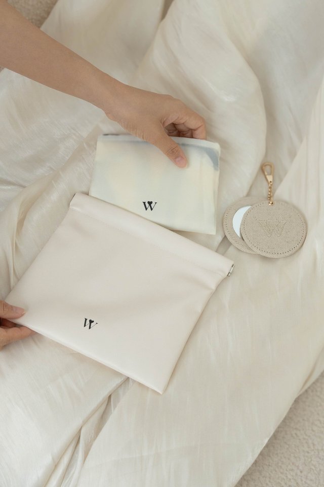 ESSENTIAL POUCH (only for Platinum Members redemption)