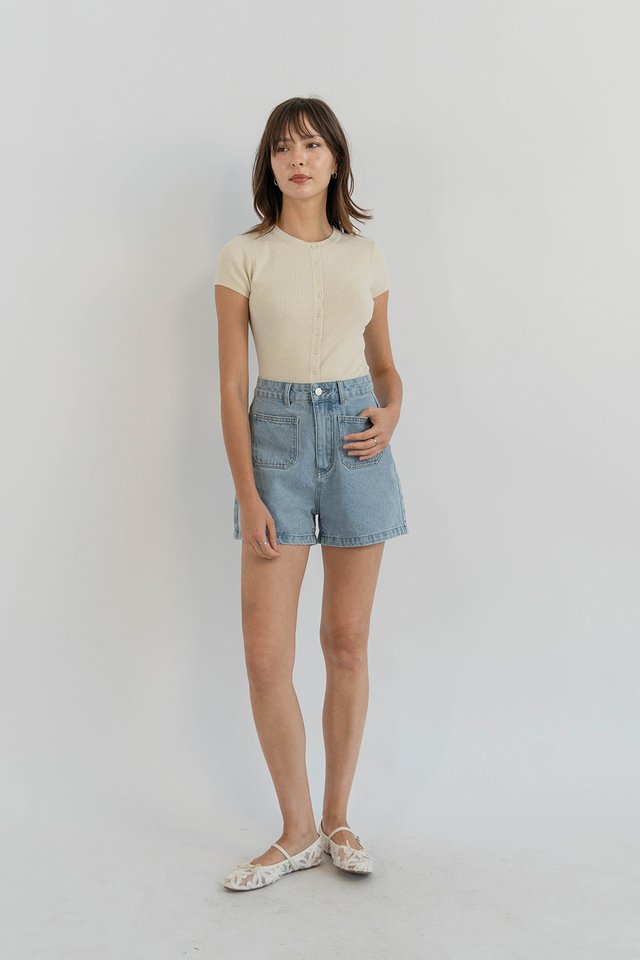 ALEXIS PATCH POCKET DENIM SHORTS MIDWASH