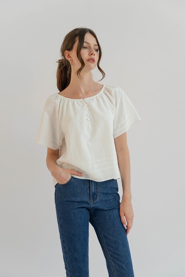 MARIE FLUTTER SLEEVE TOP WHITE