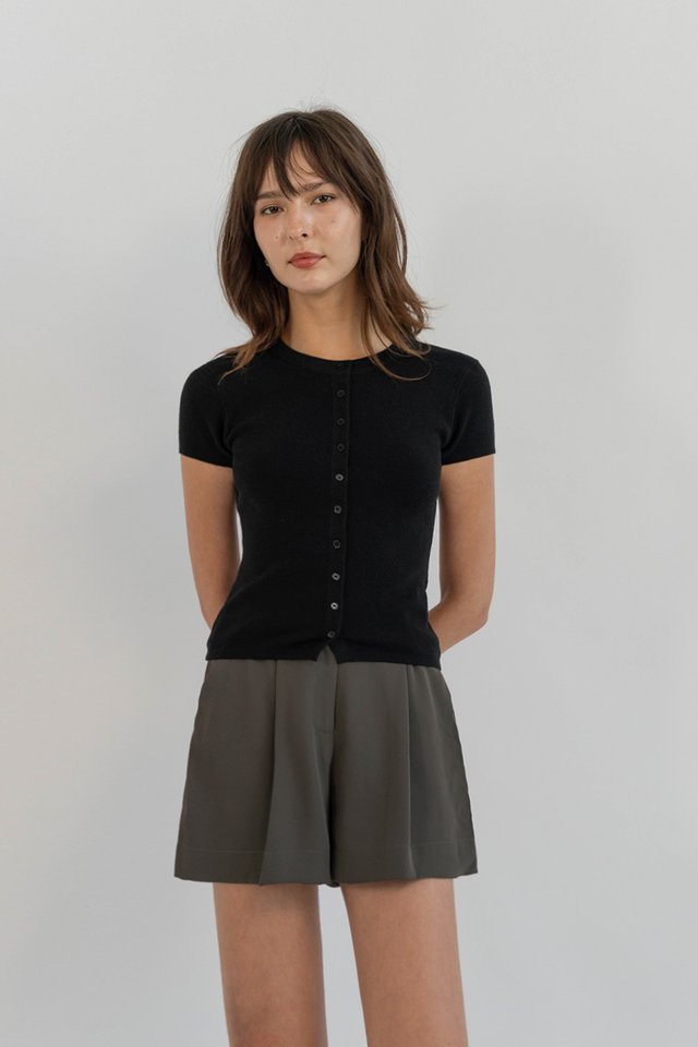 ELIZABETH CAPSLEEVE BUTTON KNIT TOP BLACK