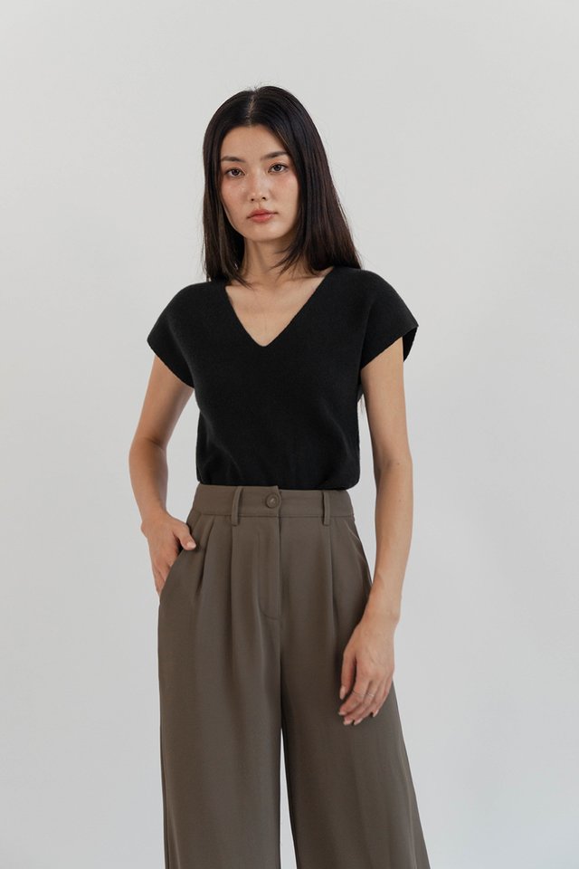 CELIA SLEEVELESS KNIT TOP BLACK