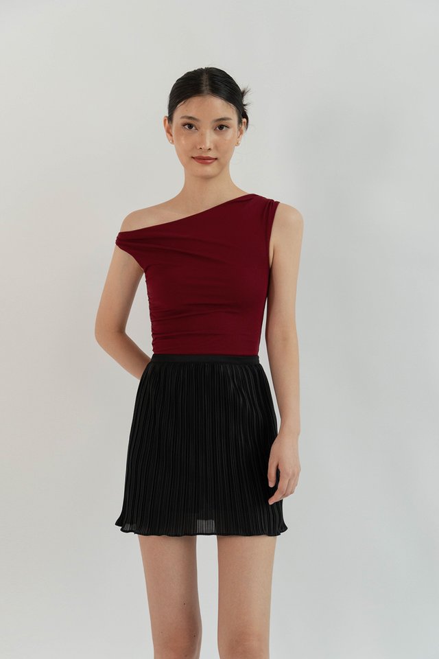 EVE TWIST SHOULDER TOP DEEP RED