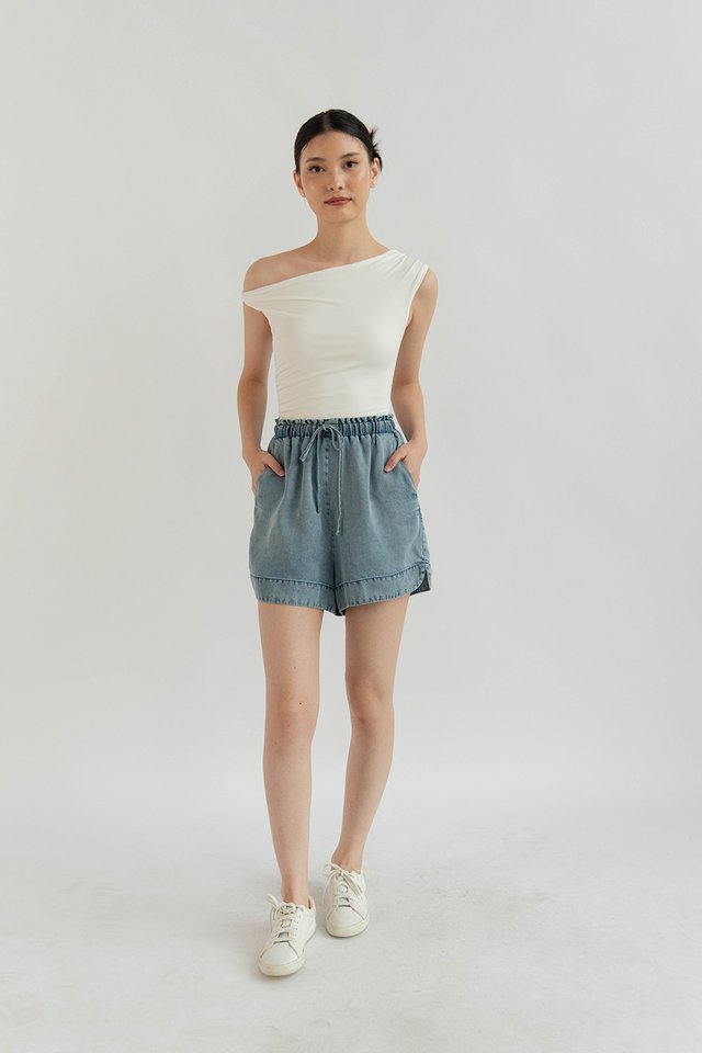 VANNA CURVED HEM SHORTS CHAMBRAY LIGHT