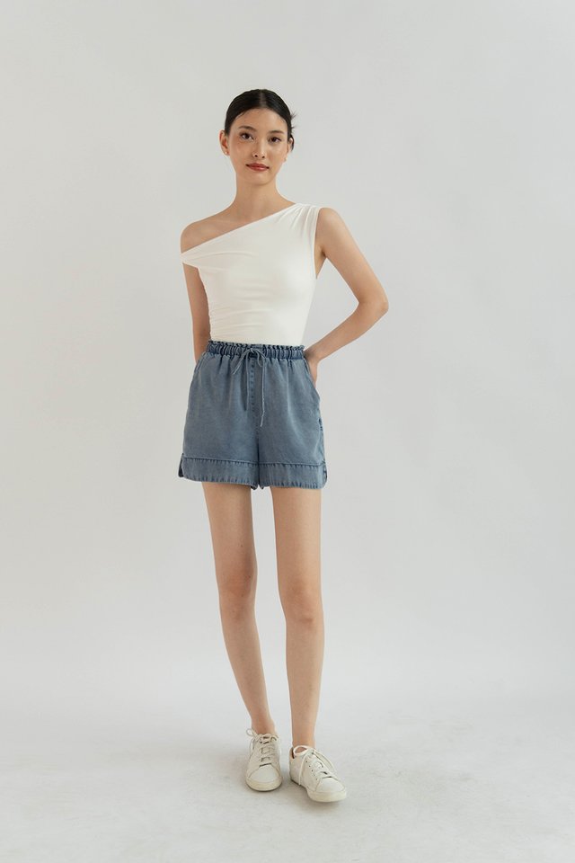 VANNA CURVED HEM SHORTS CHAMBRAY LIGHT