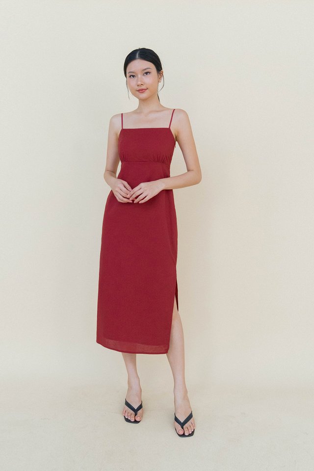 JASLEEN TIE BACK PADDED DRESS DEEP RED