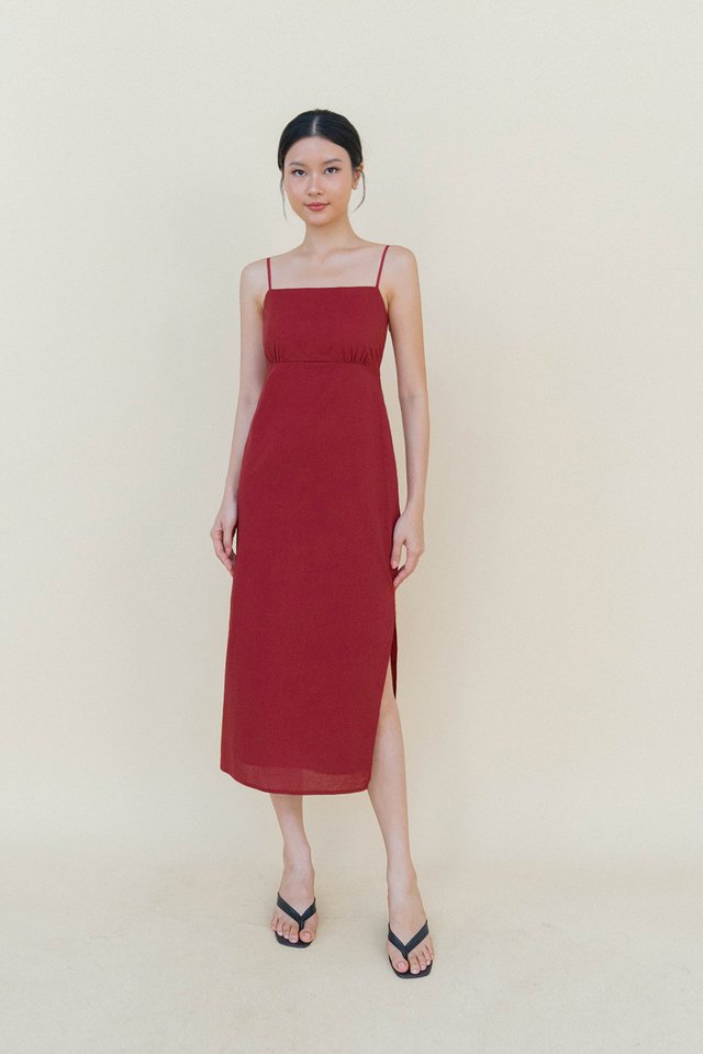 JASLEEN TIE BACK PADDED DRESS DEEP RED