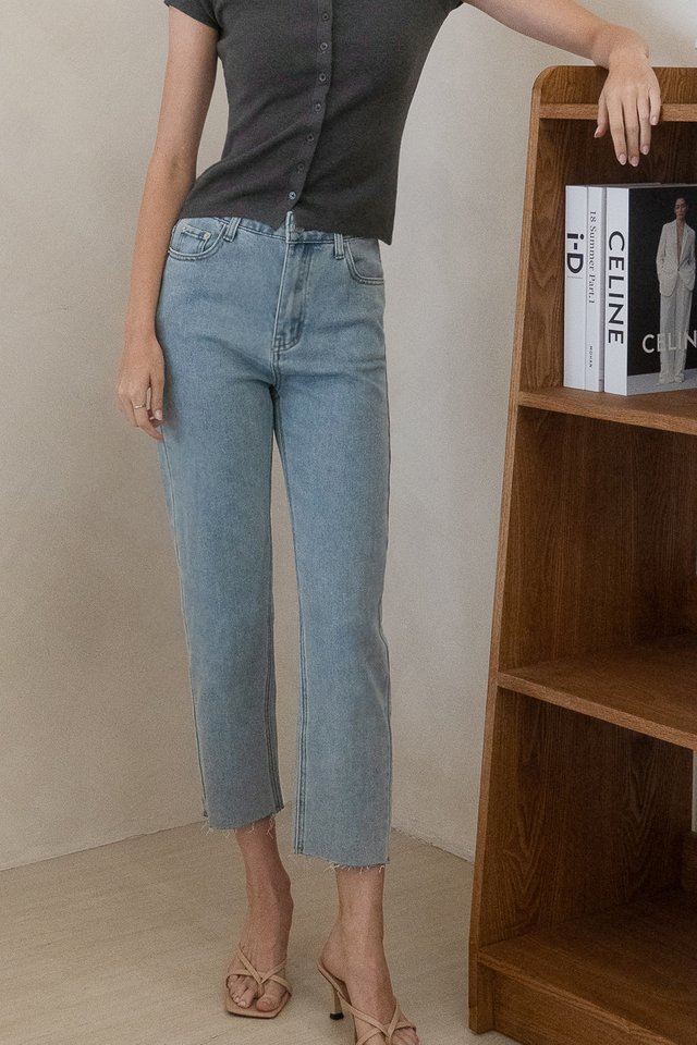 SCOTT STRAIGHT CUT DENIM JEANS MIDWASH