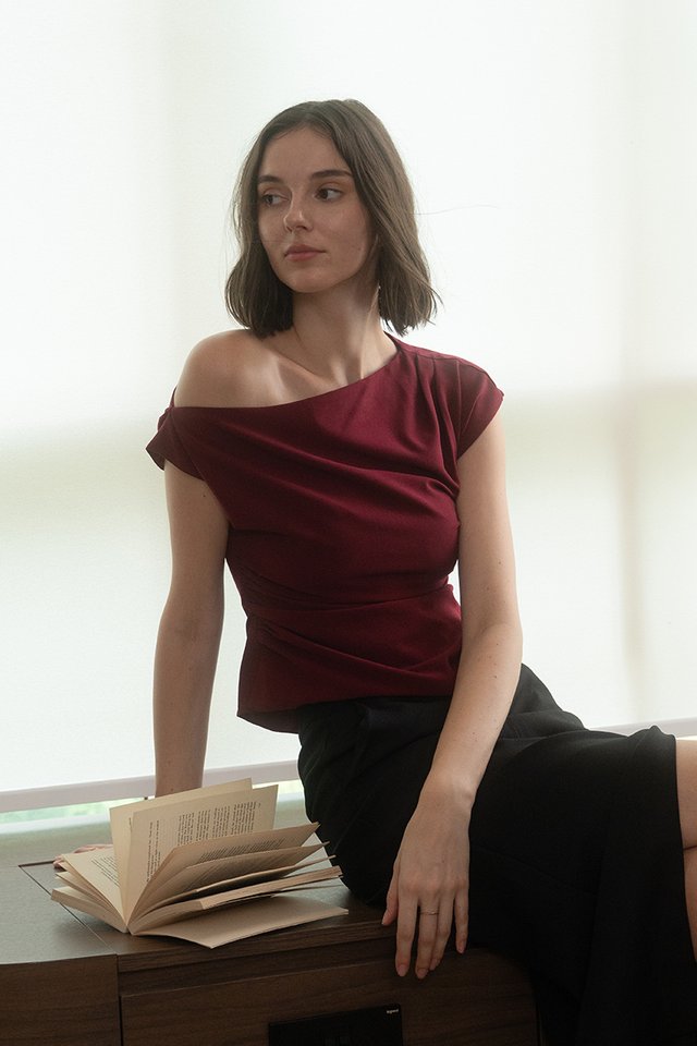 ASYMMETRIC DRAPED TOP BURGUNDY