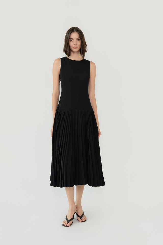 DROPPED-HEM PLEATED DRESS BLACK