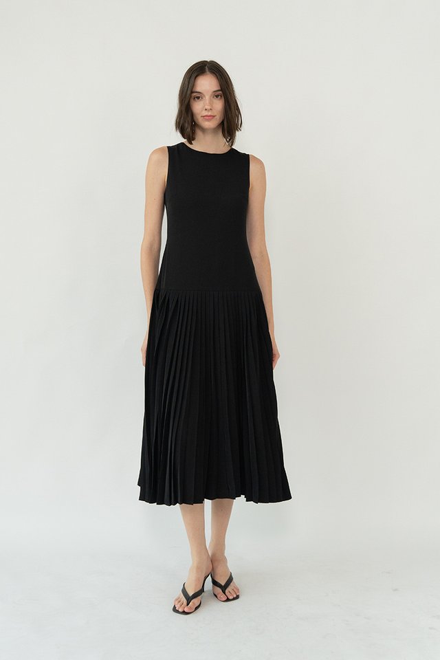 DROPPED-HEM PLEATED DRESS BLACK