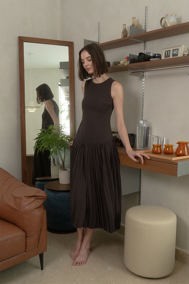 DROPPED-HEM PLEATED DRESS SHADOW