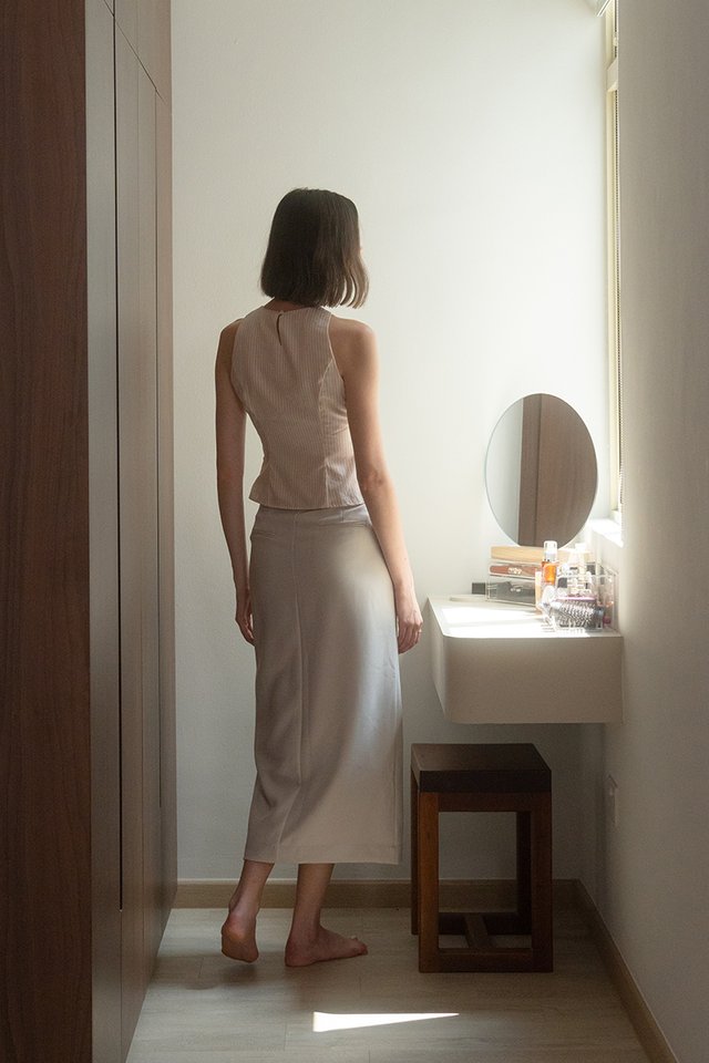 FRONT SLIT MIDI SKIRT CLAY