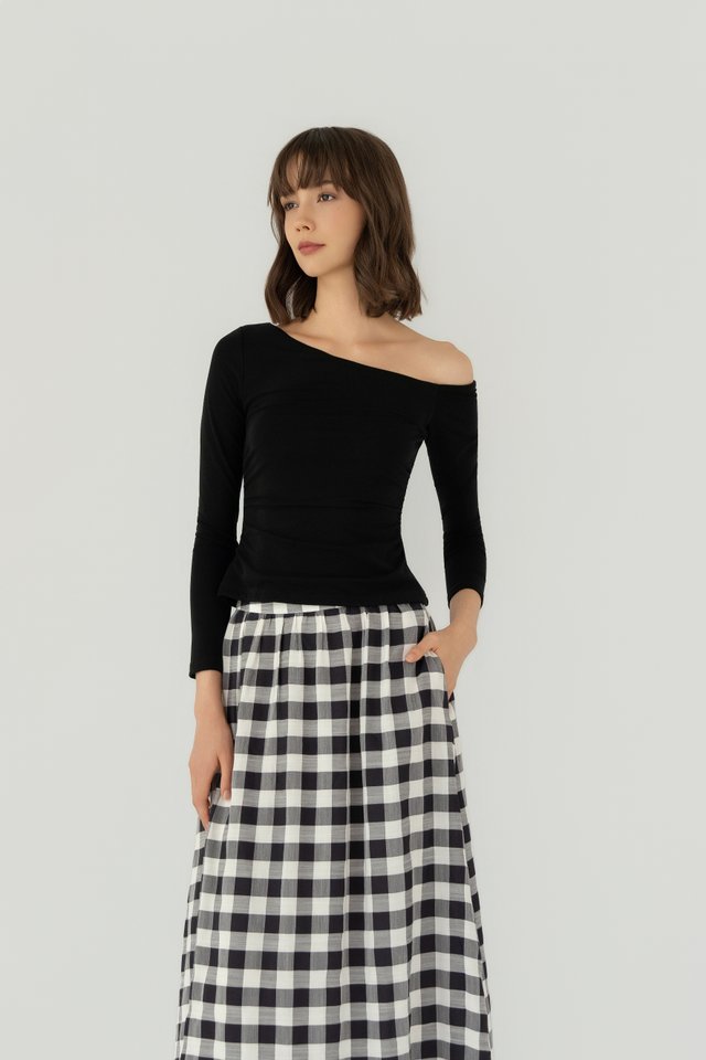 OFF SHOULDER LONG SLEEVED TOP BLACK