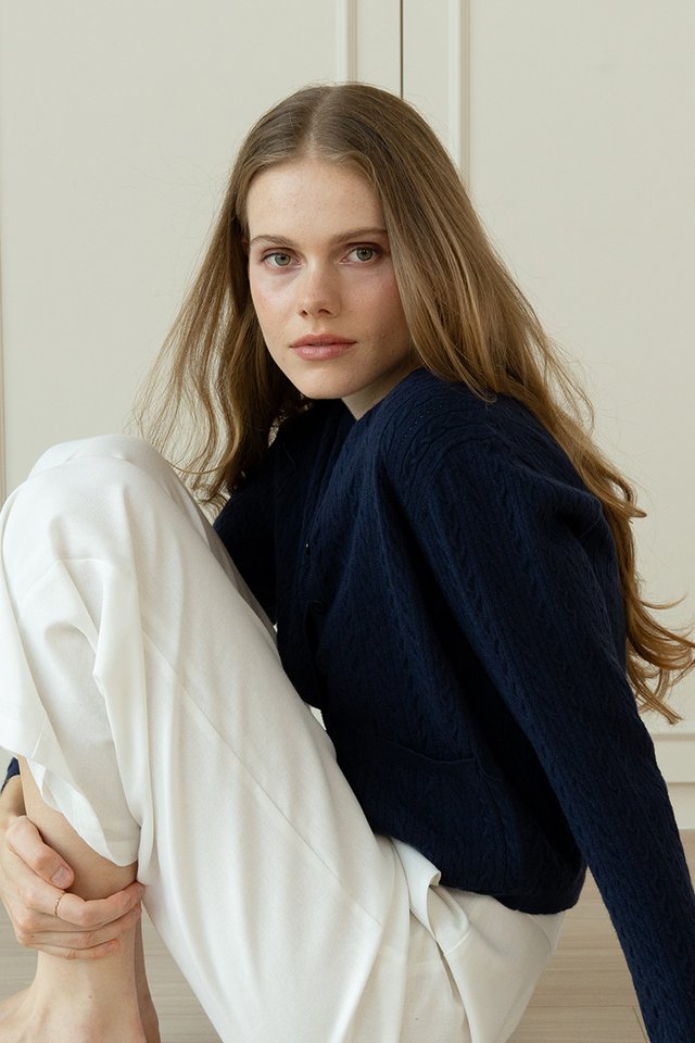 CABLE-KNIT CARDIGAN MIDNIGHT