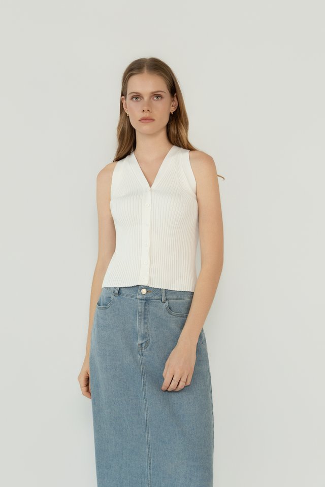 KNIT BUTTON TOP WHITE