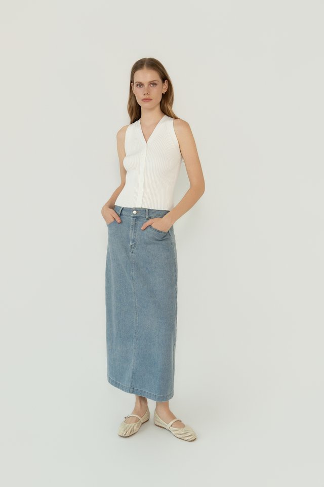 KNIT BUTTON TOP WHITE