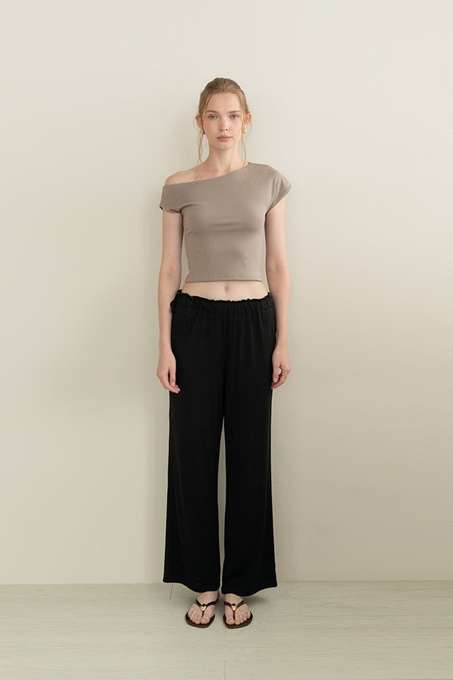 ASYMMETRIC OFF-SHOULDER TOP ETOUPE