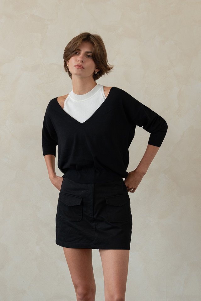 FINE KNIT V-NECK SWEATER BLACK
