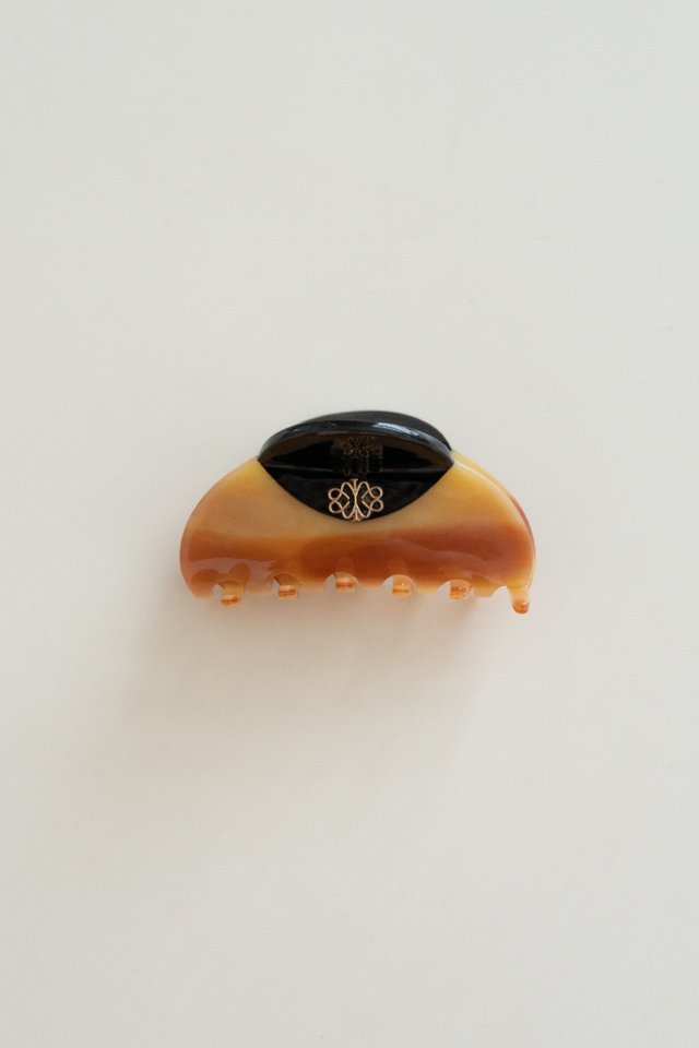 TWO-TONE HAIR CLAW CARAMEL