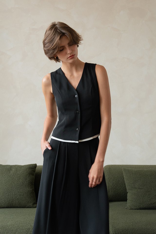 CONTRAST TRIM VEST TOP BLACK