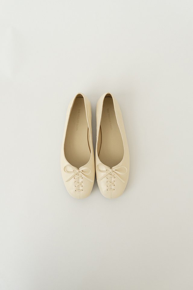 CRISS CROSS LEATHER FLATS CREAM