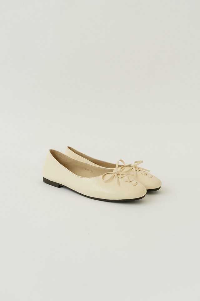 CRISS CROSS LEATHER FLATS CREAM