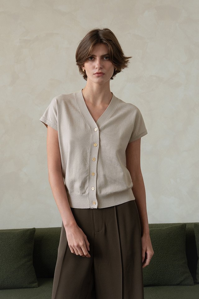 GOLD BUTTON KNIT TOP TAUPE