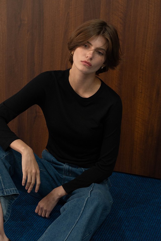 KNITTED LONG-SLEEVED TOP BLACK