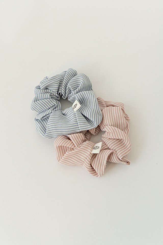 STRIPED SCRUNCHIE BLUE