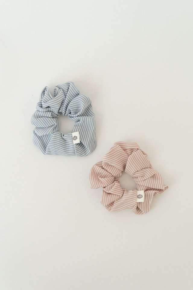 STRIPED SCRUNCHIE PINK
