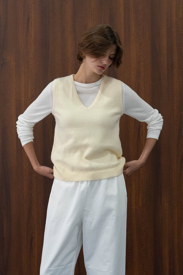 WOOL BLEND V-NECK VEST TOP CREAM