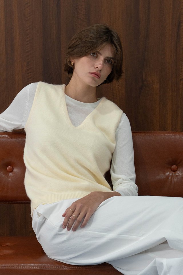 WOOL BLEND V-NECK VEST TOP CREAM