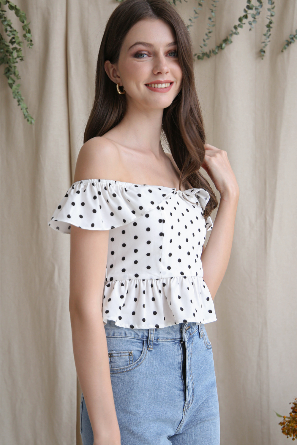 Nora_White_02.jpg